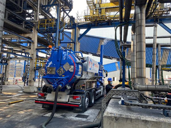 Applications KOKS CycloVac dry and wet industrial vacuum truck